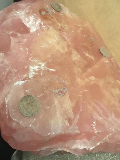 null 12) Cendrier en quartz rose de Madagascar 30X22X8 CM