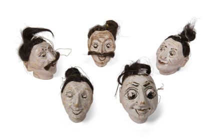 null Suite de cinq têtes de marionnettes en bois laqué
Indonésie.
XIXème siècle
9,5x9...