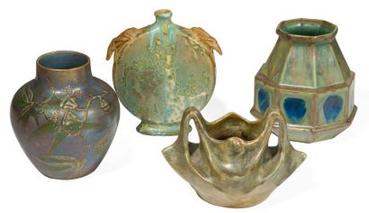 PIERREFOND Vase gourde en grès émaillé à coulures vertes et décors de cigales en...