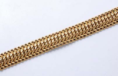 null Bracelet en or 750 millièmes, maille gourmette américaine.
Il est agrémenté...