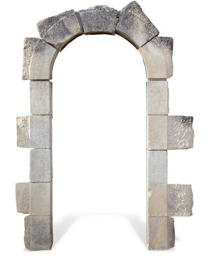 null PORTE EN PLEIN CINTRE Matériau: Pierre calcaire. XIXème siècle.
L. 98 cm - H....