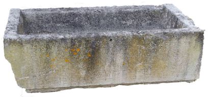 null BASSIn monolithe de forme rectangulaire.
Matériau: Pierre calcaire.
L. 140 cm...
