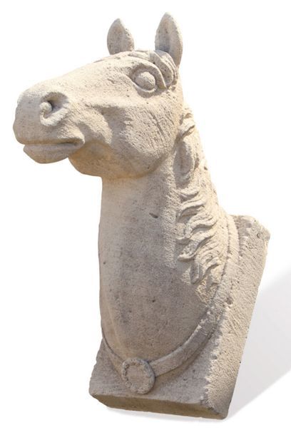 null BUSTE DE CHEVAL Matériau: Pierre calcaire.
Base L. 31 cm H. 44 cm
HORSE TORSO...
