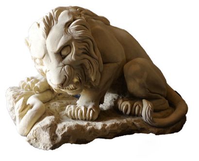 null LION RUGISSANT en pierre sculptée.
Matériau: Pierre calcaire
Base 40 X 27 cm
ROARING...