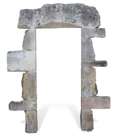 null PORTE DE COMMUN Le linteau incurvé.
Matériau: Pierre calcaire. XVIIIème siècle.
L....