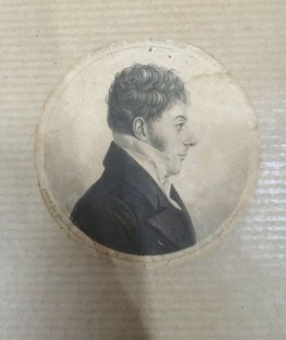 null Bouchardy né à lyon actif de 1818 à 1840


Portrait 


Physionotrace sur papier...