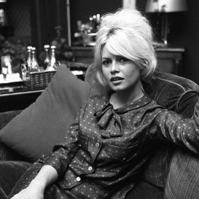 null Andre Sas 

Brigitte Bardot 

Tirage argentique format 44 X 44,5 cm signé et...