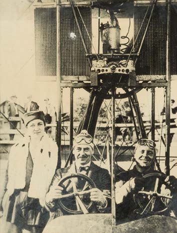 Ecole Française. Vers 1920 
Conducteurs d'hydroglisseur
Tirage argentique
33 x 25...