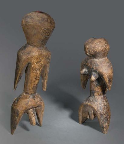 Peuple LOSO - Togo 
Couple
Paire de sculptures en bois clair à patine sacrificielle
H....