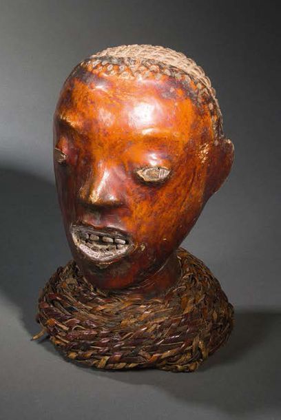 Peuple EKOI - Région de la Cross River - Nigeria 
Cimier représentant une tête humaine...