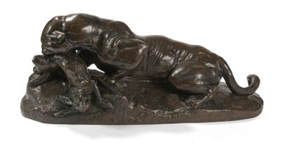 D'après Antoine Louis BARYE (1796-1875) Jaguar dévorant un lièvre
Sculpture en bronze...