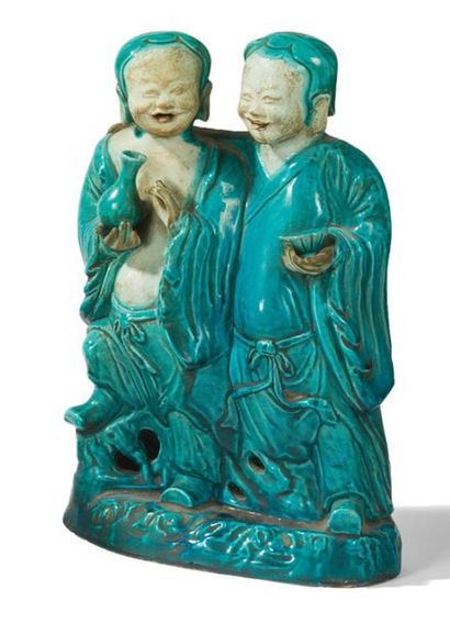 null Groupe en biscuit émaillé bleu turquoise représentant les frères Hoho.
Chine....