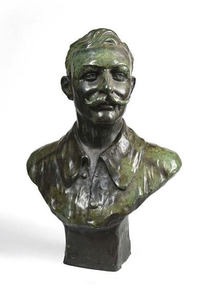 Maurice LUCQ (XIXème - XXème siècle) Buste d'homme
Sculpture en bronze à patine verte.
Signé...