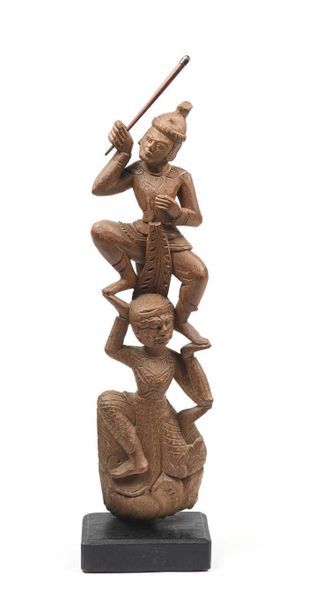 Indonésie - Début du XXème siècle Apsaras
Sculpture en bois patiné
H: 60 cm