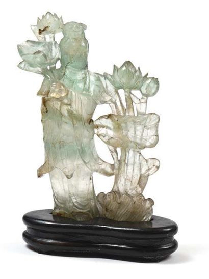 CHINE - XXème siècle Femme chinoise aux fleurs
Sculpture en cristal de roche taillé
H:...