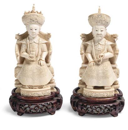 Asie vers 1900 Couple princier
Paire de sculptures en ivoire.
Signés
H: 26 cm avec...