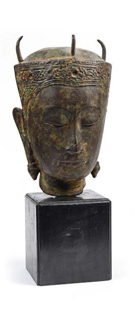 INDOCHINE Tête de Bouddha
Sculpture en bronze patiné et oxydé de Saïgon. Porte un...
