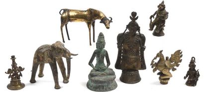 Inde - XIXème et XXème siècle Ensemble de huit bronzes animaliers et de divinités
De...