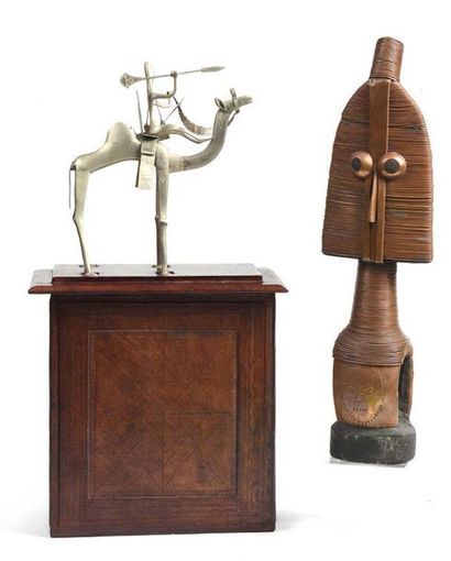 null Peuple KOTA - RDC Sculpture rituelle en bois et fil de cuivre.
H. 53 cm
On joint...