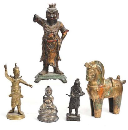 Asie - XXème siècle Ensemble de cinq sculptures représentant un cheval, guerriers,...