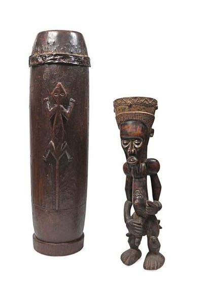 null Ensemble de deux grands tambours africains (dont un du peuple
SONGYE)
Bois sculpté...