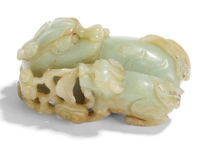 null Sculpture en jade légèrement veinée à décors de Qilin.
Chine, fin du XIXème,...