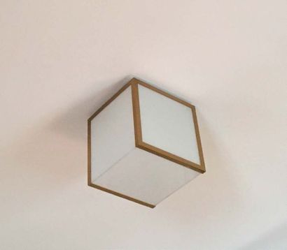 Ateliers Jean PERZEL Plafonnier cube, modèle 2075
Verre et laiton
25 x 25 cm