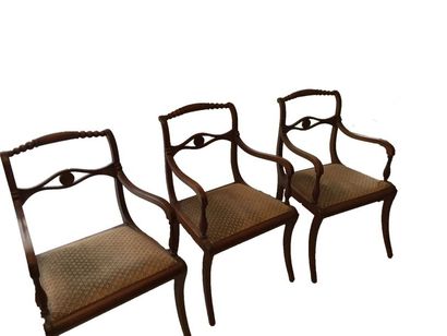 null Suite de trois chaises en acajou Style anglais.
88 x 52 x 43 cm