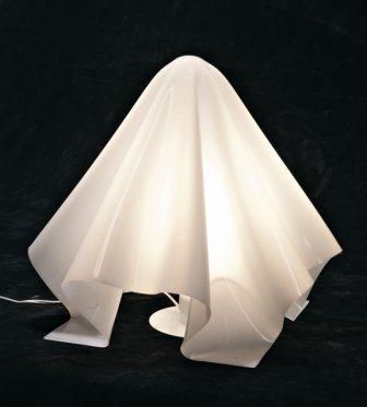 null 37. Shiro KURAMATA (1934-1991) 
Lampe Mouchoir modèle "Ghost" en méthacrylate...
