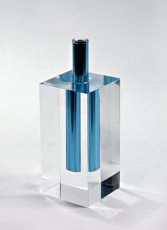 null 31. Shiro KURAMATA (1934-1991)
Vase soliflore à piètement en altuglas transparent...