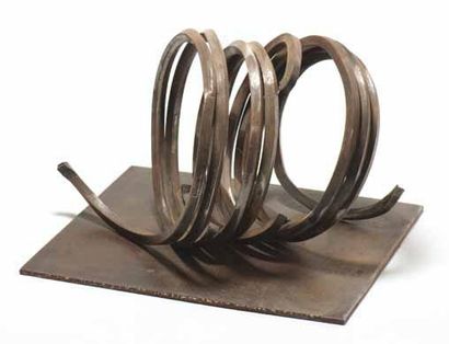 Bernar VENET (né en 1941) Ligne indéterminée, 1992. Sculpture en acier, porte la...
