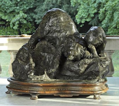 AMAYA GRAND GROUPE en bronze à cire perdue et patine brune, représentant des oursons...