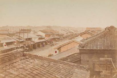 Japon. Deuxième moitié du XIXème siècle Suite de huit photographies en couleur.
Certaines...