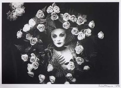 Irina Ionesco (née en 1930) Modèle aux roses et larmes de crystal - 1979
Tirage argentique...