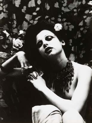 Irina Ionesco (née en 1930) Femme à la pivoine - Vers 1970
Tirage argentique ferrotypé...