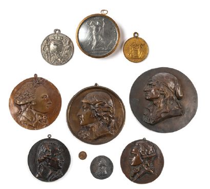 null Bel ensemble de six médaillons en bronze ciselé et patiné représentant des révolutionnaires...