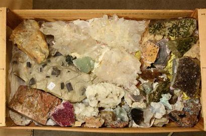 null Lot de beaux cristaux de roches, épidotes, fluorines, staurotides sur matrice...