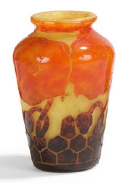 LE VERRE FRANÇAIS. (SCHNEIDER 1881.1953) Vase conique à col évasé, décor en verre...