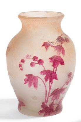 LEGRAS. Vase balustre sur piédouche, à fond givré opacifié incolore. Décor «rubis»...