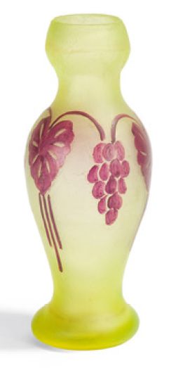 LEGRAS. Vase balustre à col tulipe à fond givré blanc jaune, décor gravé à l'acide...