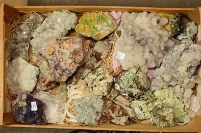 null Lot avec calcites, cristal de roche, fluorines violettes de Berbes (Espagne),...