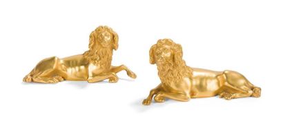 null Paire de sculptures en bronze doré, ciselé et patiné représentant des chiens...