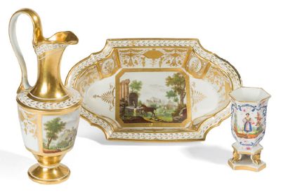 Paris - XIXème siècle 
Aiguière et son bassin en porcelaine polychrome et dorée.
H....