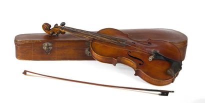 null Violon «Franz FORBERGER» de 1919 (dont il porte l'étiquette).
Fond de deux pièces,...