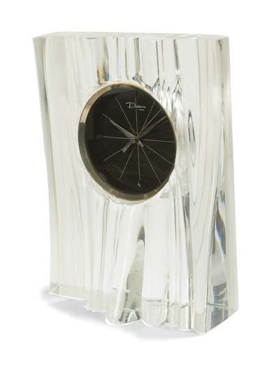 DAUM Horloge de table en cristal
Signé DAUM France
24 x 17 cm