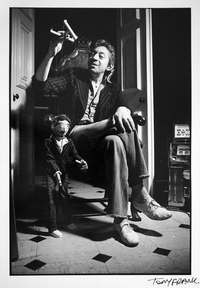Tony FRANK Serge Gainsbourg marionette 

Tirage argentique format 27,8 x 18,6 cm...