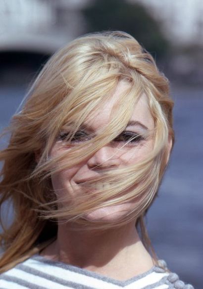 Léonard de RAEMY Brigitte Bardot en Ecosse 1966

Tirage couleur format 60 X 40 cm...