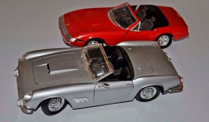 Lot de 2 maquettes FERRARI Daytona Cabriolet...