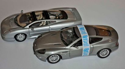 null Lot de 2 maquettes: Jaguar XJ220 et Aston Martin James Bond, échelle 1/18°