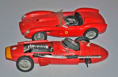 Lot de 2 maquettes: Ferrari 250 Testarossa...